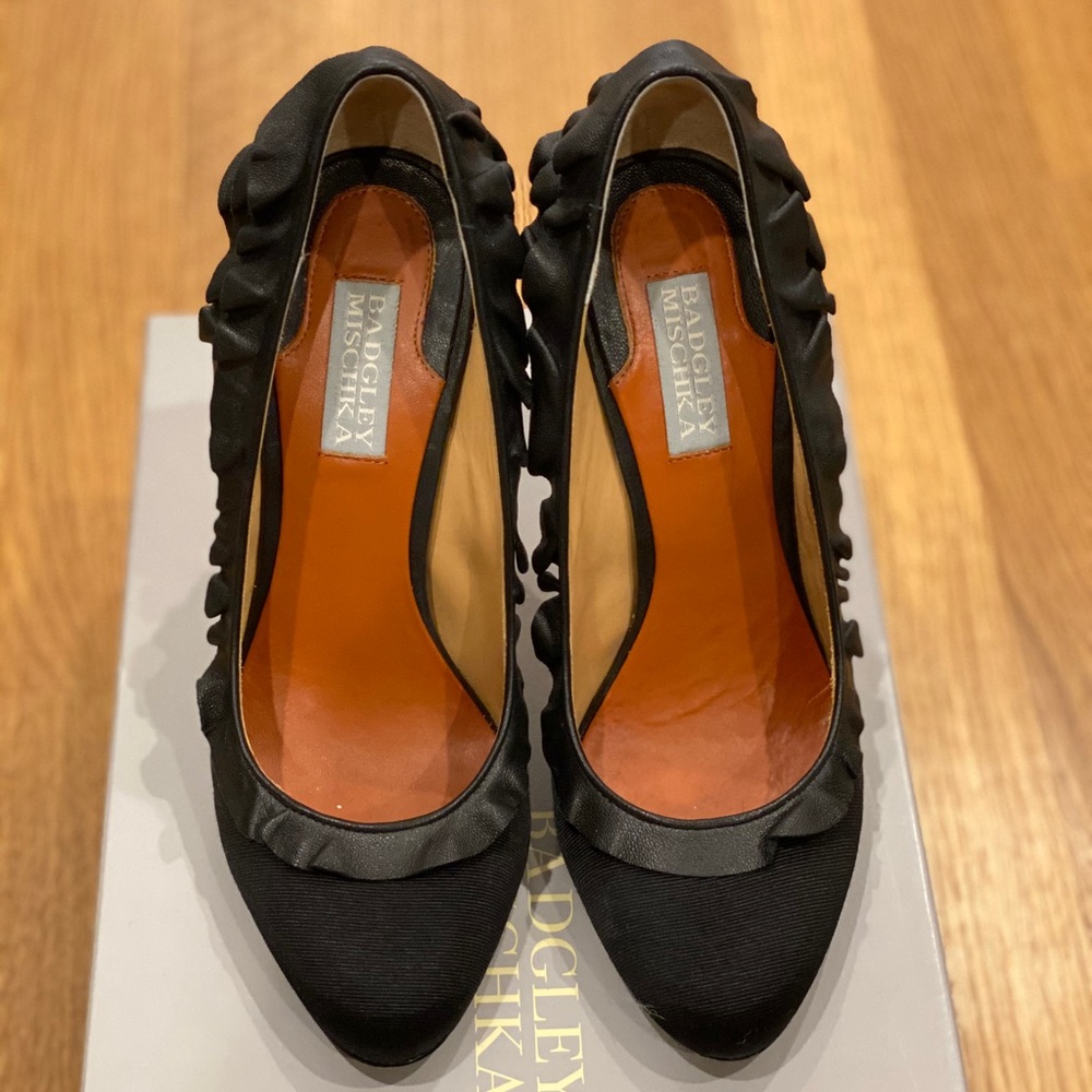 Badgley Mischka Tai Pumps